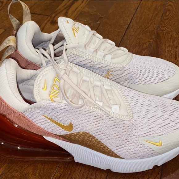 Nike AirMax 270 - Picture 2 of 4